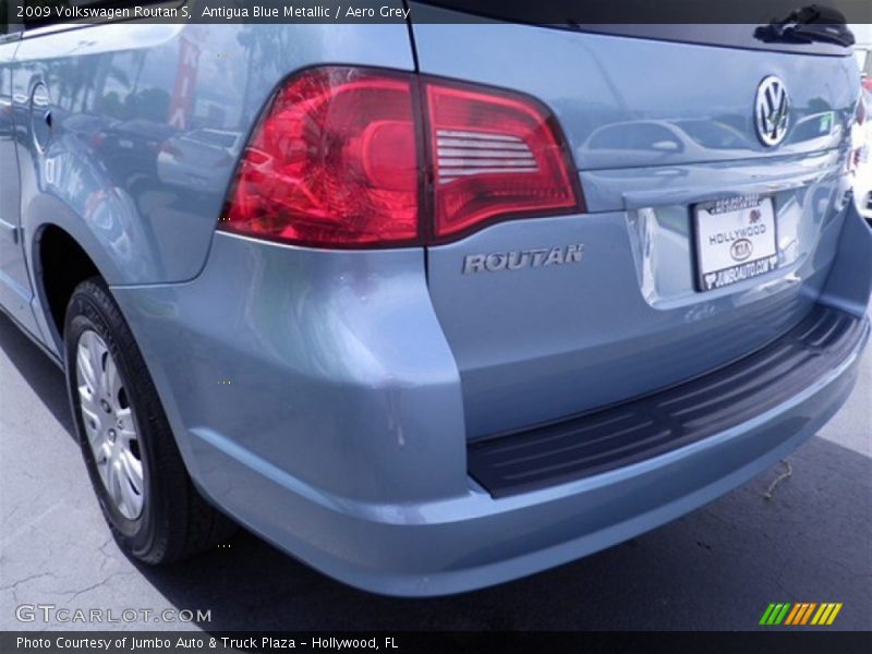 Antigua Blue Metallic / Aero Grey 2009 Volkswagen Routan S