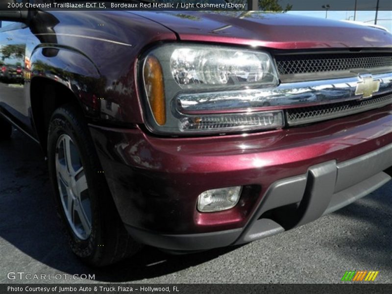 Bordeaux Red Metallic / Light Cashmere/Ebony 2006 Chevrolet TrailBlazer EXT LS