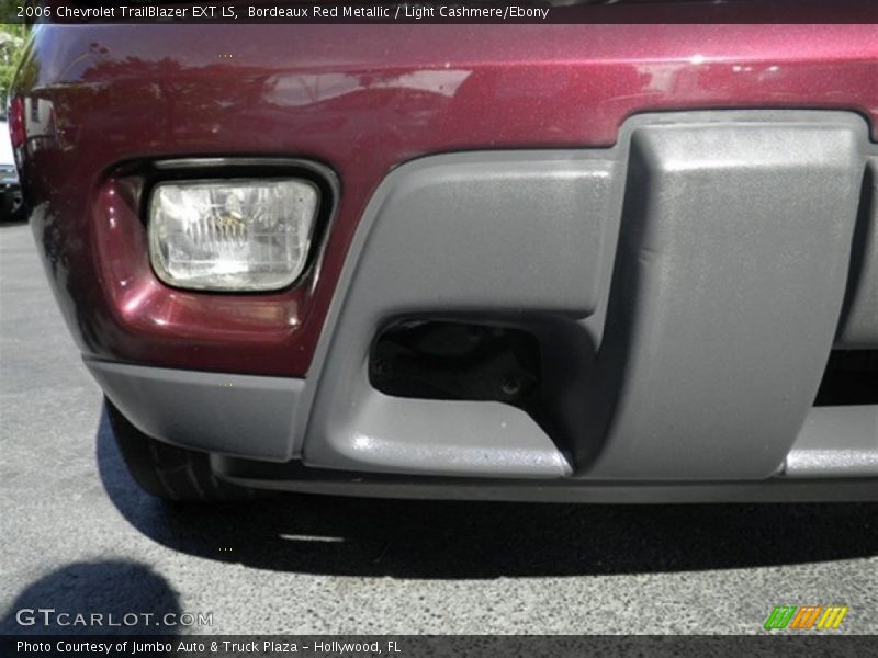 Bordeaux Red Metallic / Light Cashmere/Ebony 2006 Chevrolet TrailBlazer EXT LS