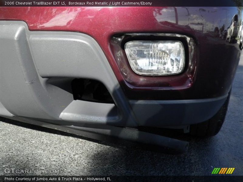 Bordeaux Red Metallic / Light Cashmere/Ebony 2006 Chevrolet TrailBlazer EXT LS
