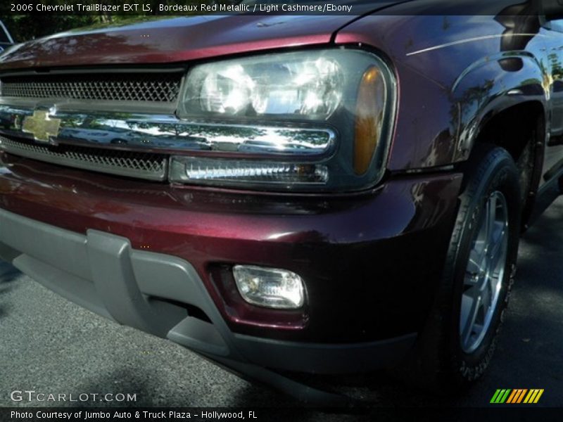 Bordeaux Red Metallic / Light Cashmere/Ebony 2006 Chevrolet TrailBlazer EXT LS
