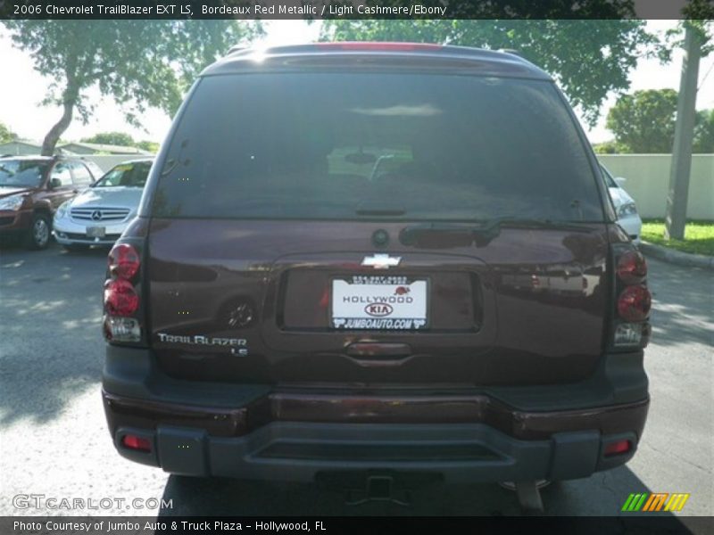 Bordeaux Red Metallic / Light Cashmere/Ebony 2006 Chevrolet TrailBlazer EXT LS