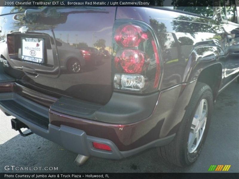 Bordeaux Red Metallic / Light Cashmere/Ebony 2006 Chevrolet TrailBlazer EXT LS