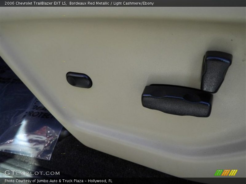 Bordeaux Red Metallic / Light Cashmere/Ebony 2006 Chevrolet TrailBlazer EXT LS