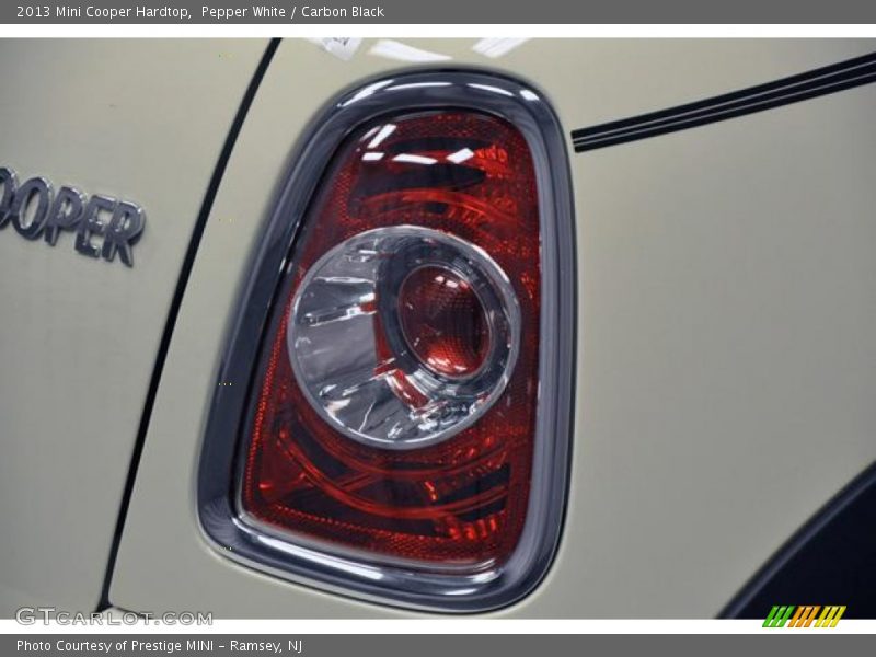 Pepper White / Carbon Black 2013 Mini Cooper Hardtop