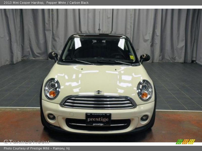 Pepper White / Carbon Black 2013 Mini Cooper Hardtop