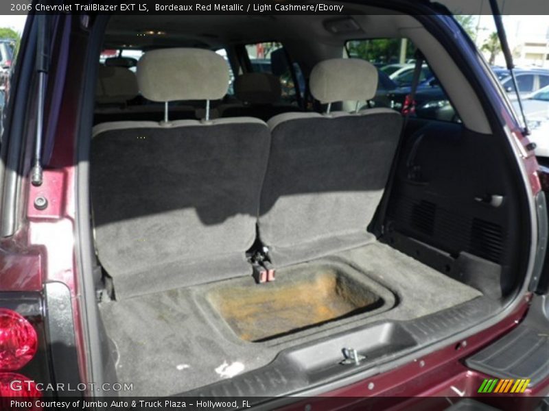 Bordeaux Red Metallic / Light Cashmere/Ebony 2006 Chevrolet TrailBlazer EXT LS