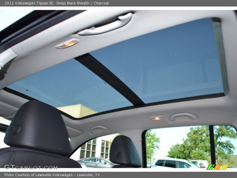Deep Black Metallic / Charcoal 2011 Volkswagen Tiguan SE