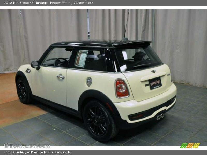 Pepper White / Carbon Black 2012 Mini Cooper S Hardtop
