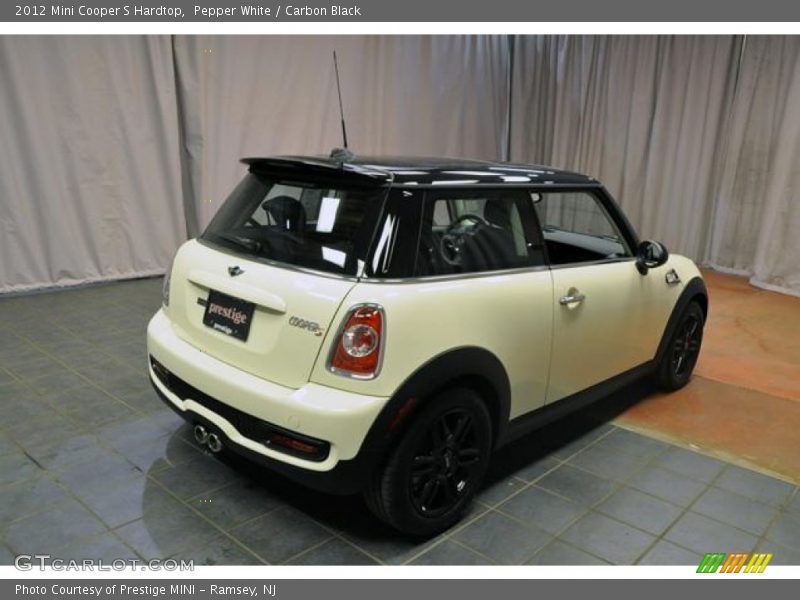 Pepper White / Carbon Black 2012 Mini Cooper S Hardtop