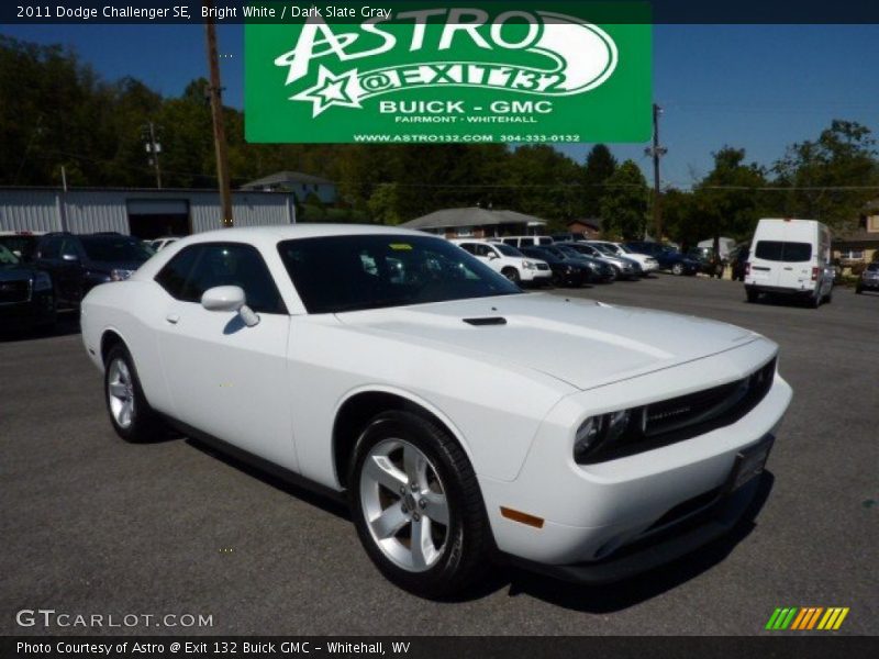 Bright White / Dark Slate Gray 2011 Dodge Challenger SE