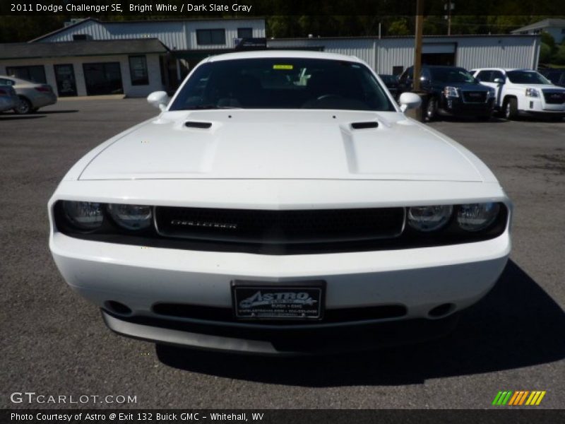 Bright White / Dark Slate Gray 2011 Dodge Challenger SE