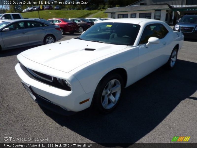 Bright White / Dark Slate Gray 2011 Dodge Challenger SE