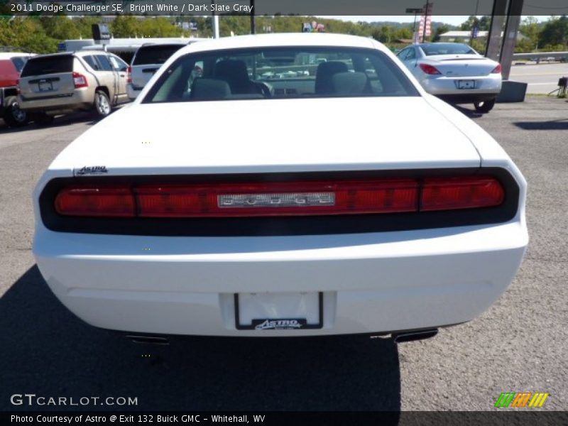 Bright White / Dark Slate Gray 2011 Dodge Challenger SE