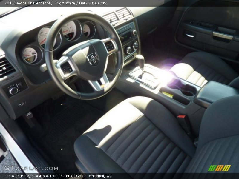 Bright White / Dark Slate Gray 2011 Dodge Challenger SE