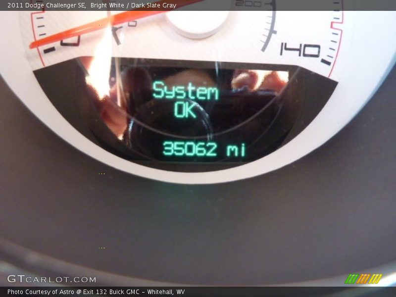 Bright White / Dark Slate Gray 2011 Dodge Challenger SE