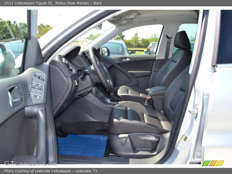 Reflex Silver Metallic / Black 2013 Volkswagen Tiguan SE