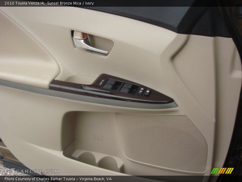 Sunset Bronze Mica / Ivory 2010 Toyota Venza I4