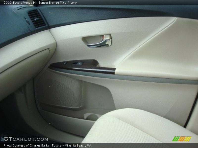 Sunset Bronze Mica / Ivory 2010 Toyota Venza I4