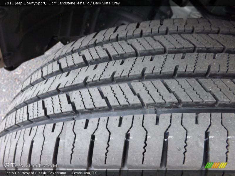 Light Sandstone Metallic / Dark Slate Gray 2011 Jeep Liberty Sport