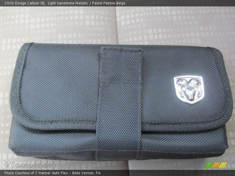 Light Sandstone Metallic / Pastel Pebble Beige 2009 Dodge Caliber SE