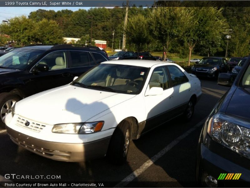 Super White / Oak 1999 Toyota Camry LE