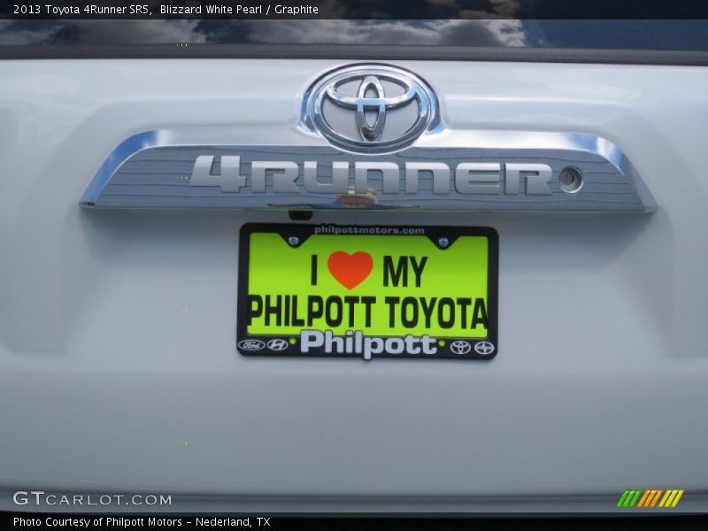 Blizzard White Pearl / Graphite 2013 Toyota 4Runner SR5