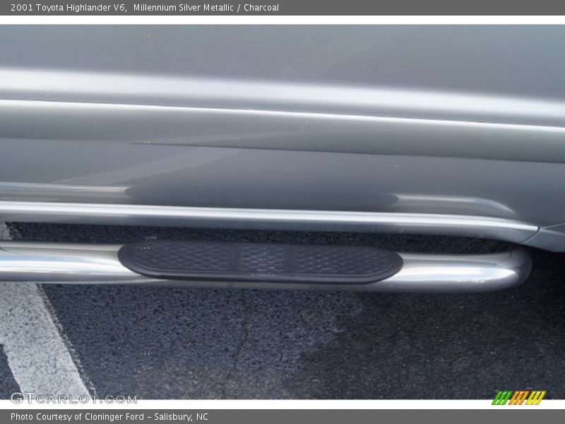 Millennium Silver Metallic / Charcoal 2001 Toyota Highlander V6
