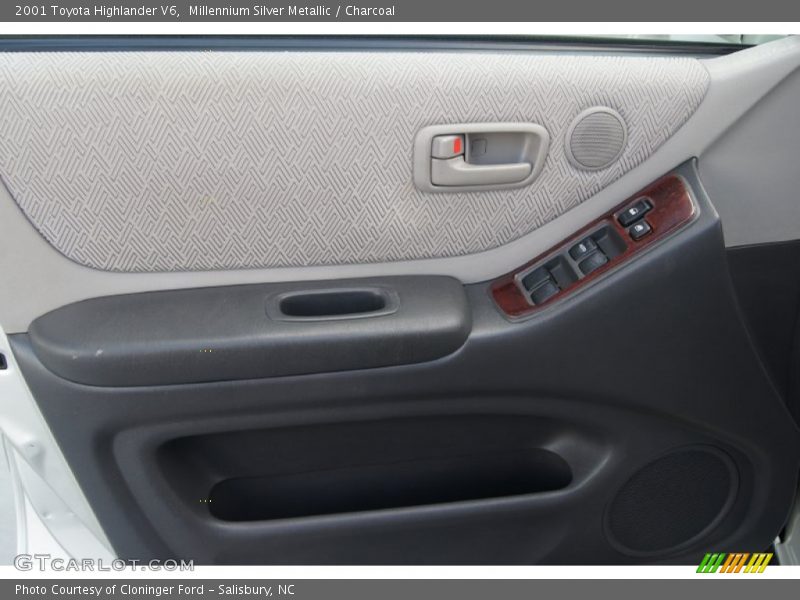 Millennium Silver Metallic / Charcoal 2001 Toyota Highlander V6