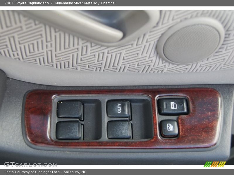 Millennium Silver Metallic / Charcoal 2001 Toyota Highlander V6