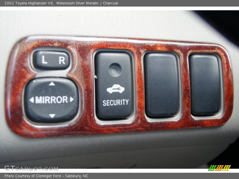 Millennium Silver Metallic / Charcoal 2001 Toyota Highlander V6