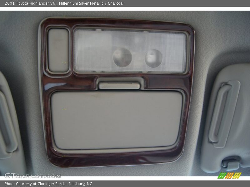Millennium Silver Metallic / Charcoal 2001 Toyota Highlander V6