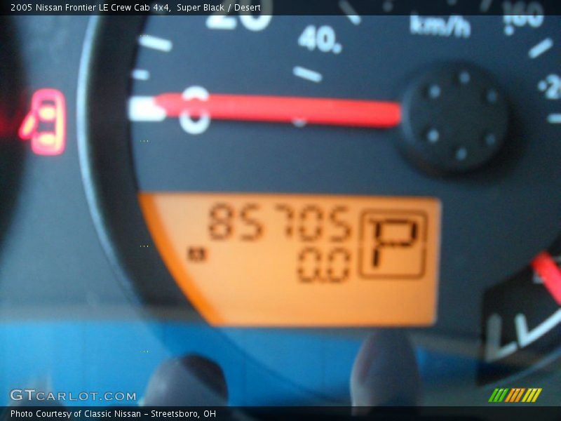 Super Black / Desert 2005 Nissan Frontier LE Crew Cab 4x4