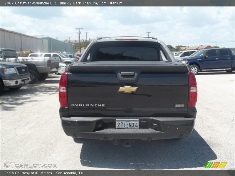 Black / Dark Titanium/Light Titanium 2007 Chevrolet Avalanche LTZ