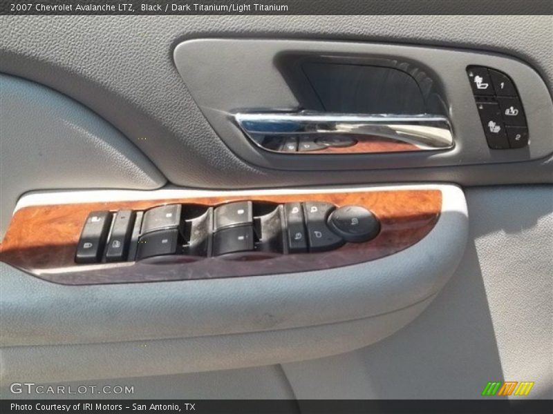 Black / Dark Titanium/Light Titanium 2007 Chevrolet Avalanche LTZ