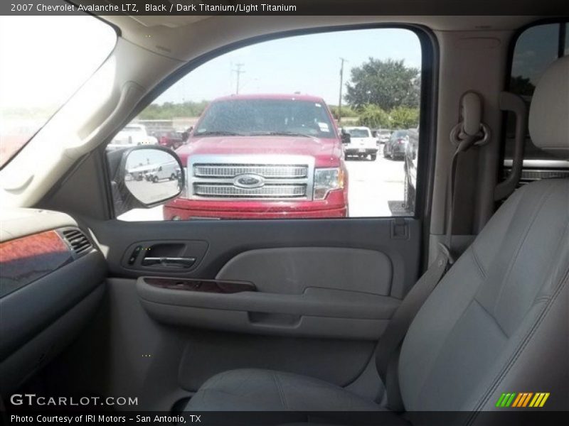 Black / Dark Titanium/Light Titanium 2007 Chevrolet Avalanche LTZ