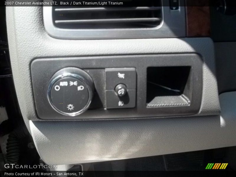 Black / Dark Titanium/Light Titanium 2007 Chevrolet Avalanche LTZ