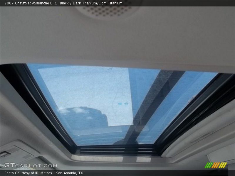 Black / Dark Titanium/Light Titanium 2007 Chevrolet Avalanche LTZ