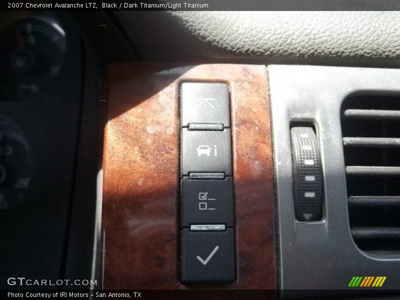 Black / Dark Titanium/Light Titanium 2007 Chevrolet Avalanche LTZ