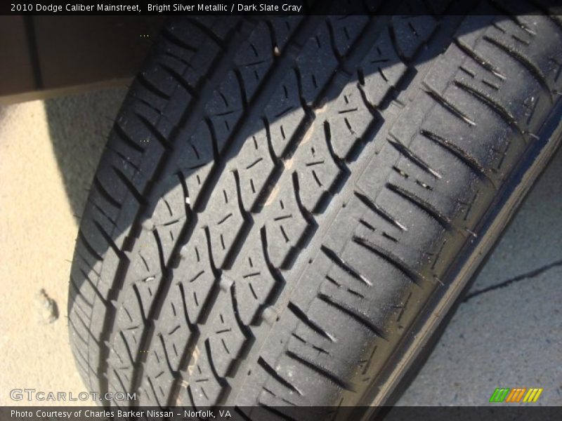 Bright Silver Metallic / Dark Slate Gray 2010 Dodge Caliber Mainstreet