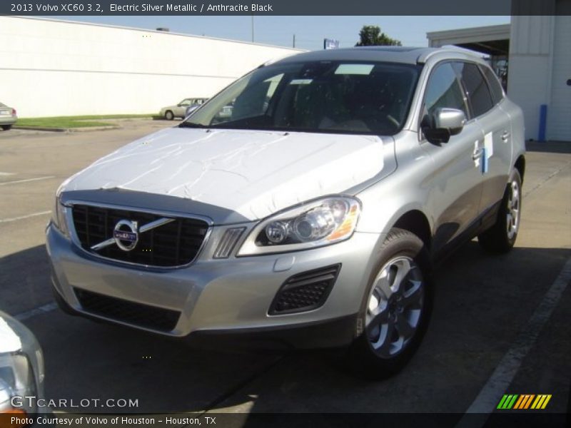 Electric Silver Metallic / Anthracite Black 2013 Volvo XC60 3.2