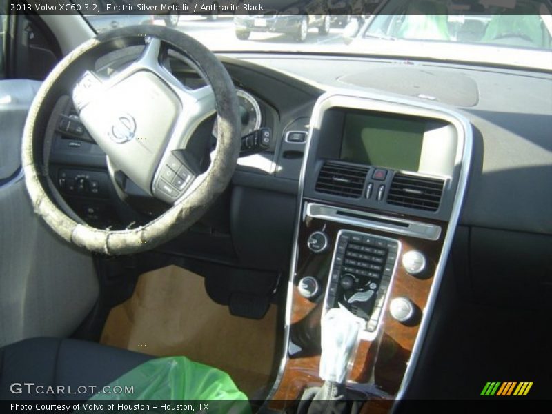 Electric Silver Metallic / Anthracite Black 2013 Volvo XC60 3.2