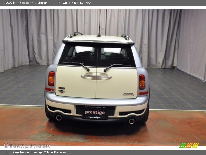 Pepper White / Black/Grey 2009 Mini Cooper S Clubman