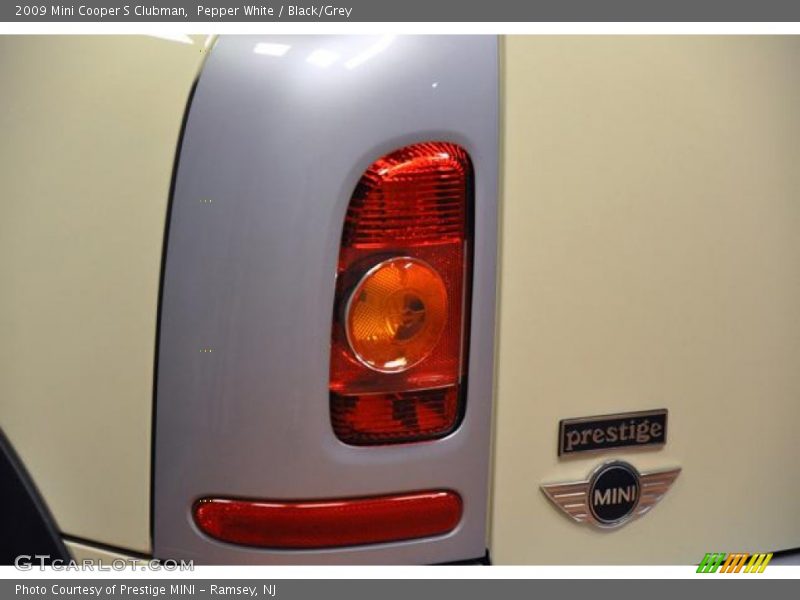 Pepper White / Black/Grey 2009 Mini Cooper S Clubman