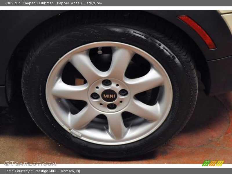 Pepper White / Black/Grey 2009 Mini Cooper S Clubman