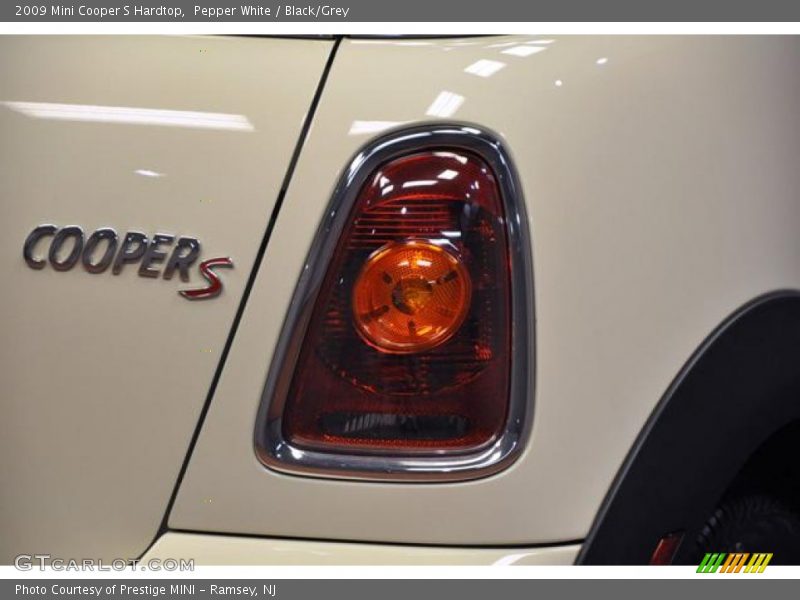 Pepper White / Black/Grey 2009 Mini Cooper S Hardtop