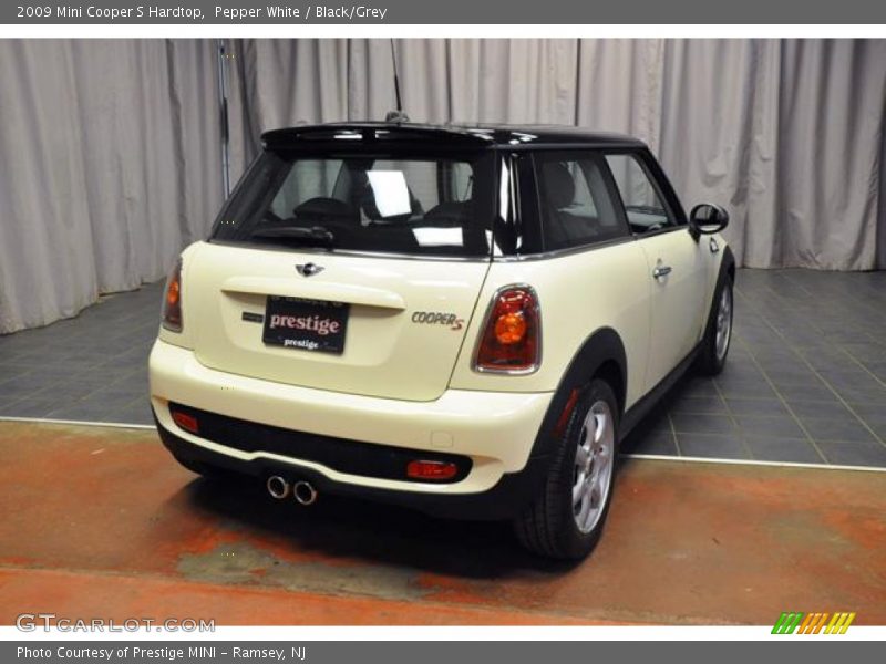 Pepper White / Black/Grey 2009 Mini Cooper S Hardtop