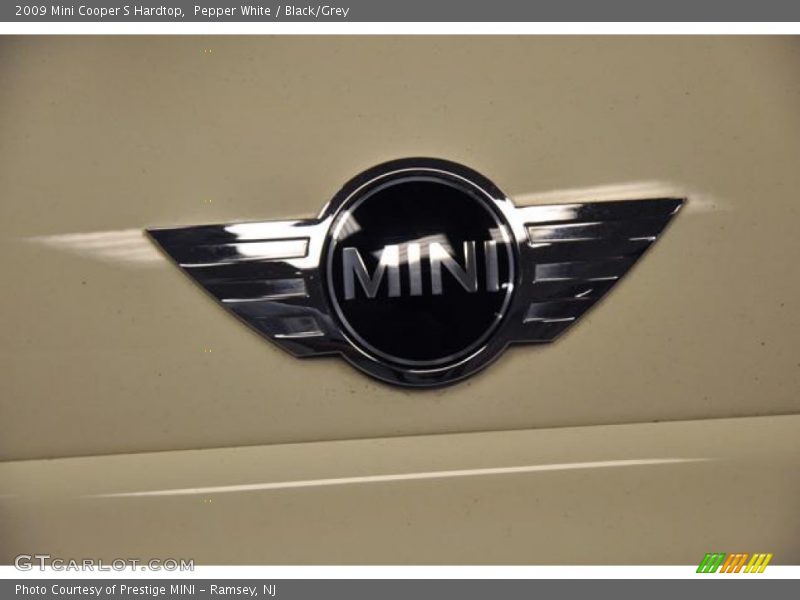 Pepper White / Black/Grey 2009 Mini Cooper S Hardtop