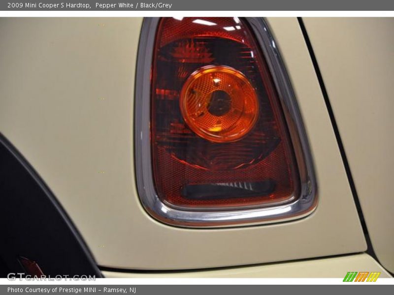 Pepper White / Black/Grey 2009 Mini Cooper S Hardtop