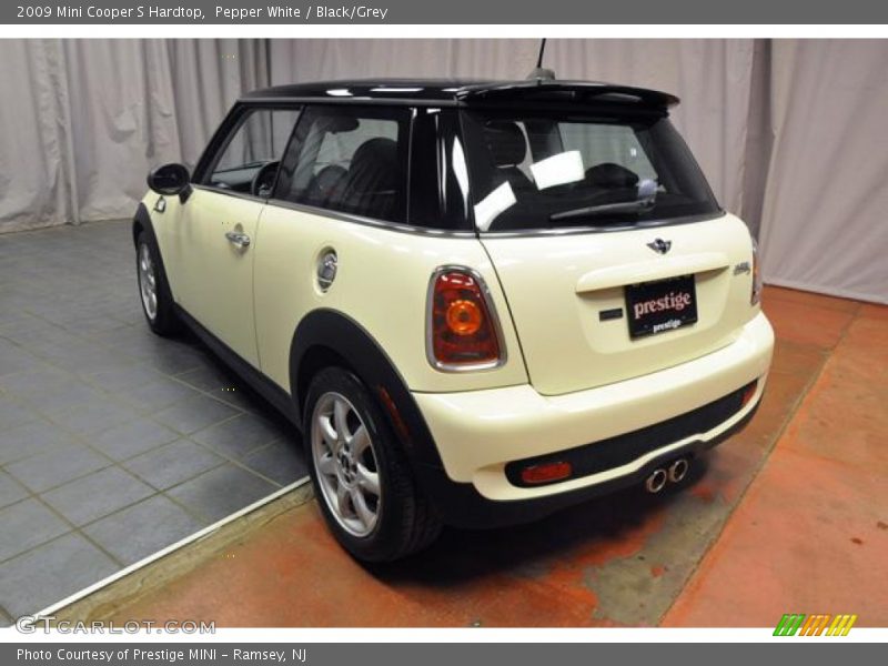 Pepper White / Black/Grey 2009 Mini Cooper S Hardtop